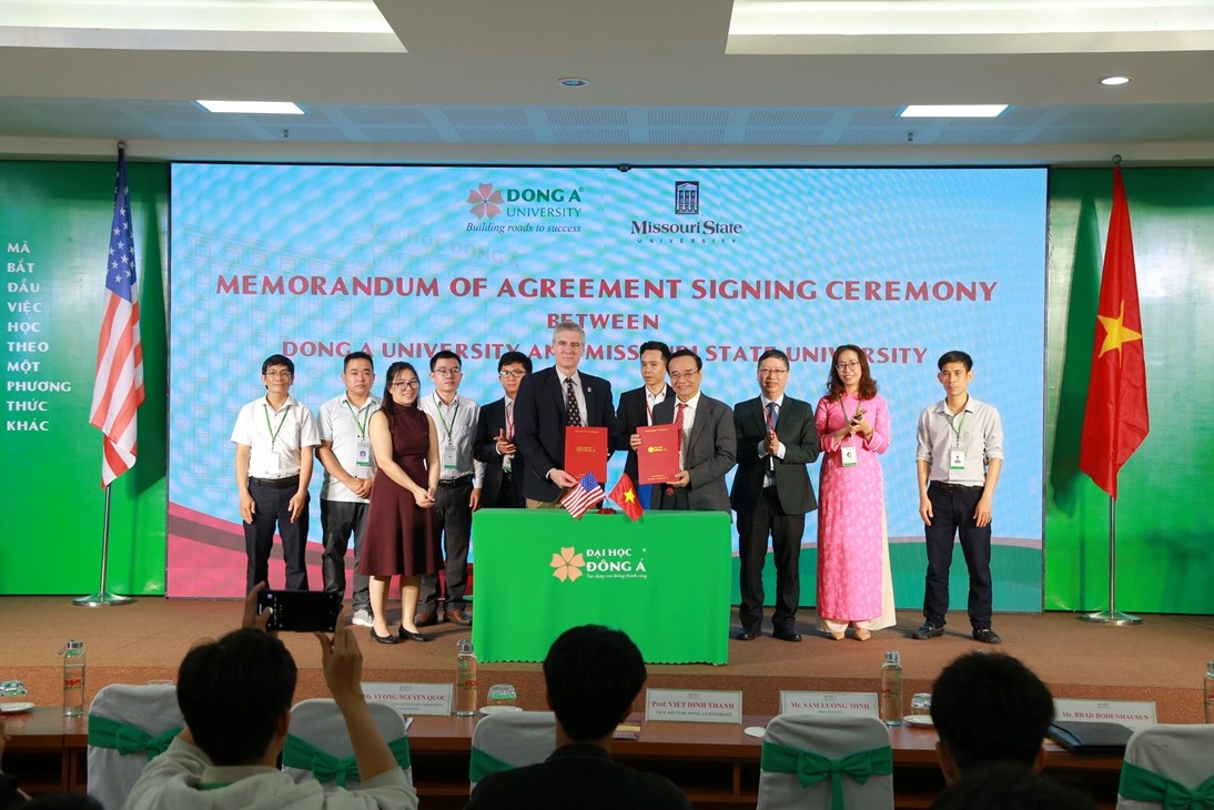 lý do chọn ngành thương mại điện tử đại học đông á
